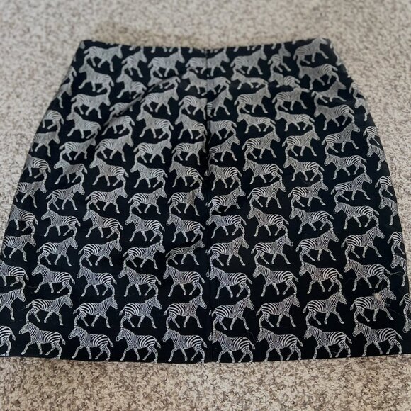 J. Crew Women’s Zebra Jacquard Skirt Size 6 Mini Pencil Zip, excellent - Picture 3 of 5